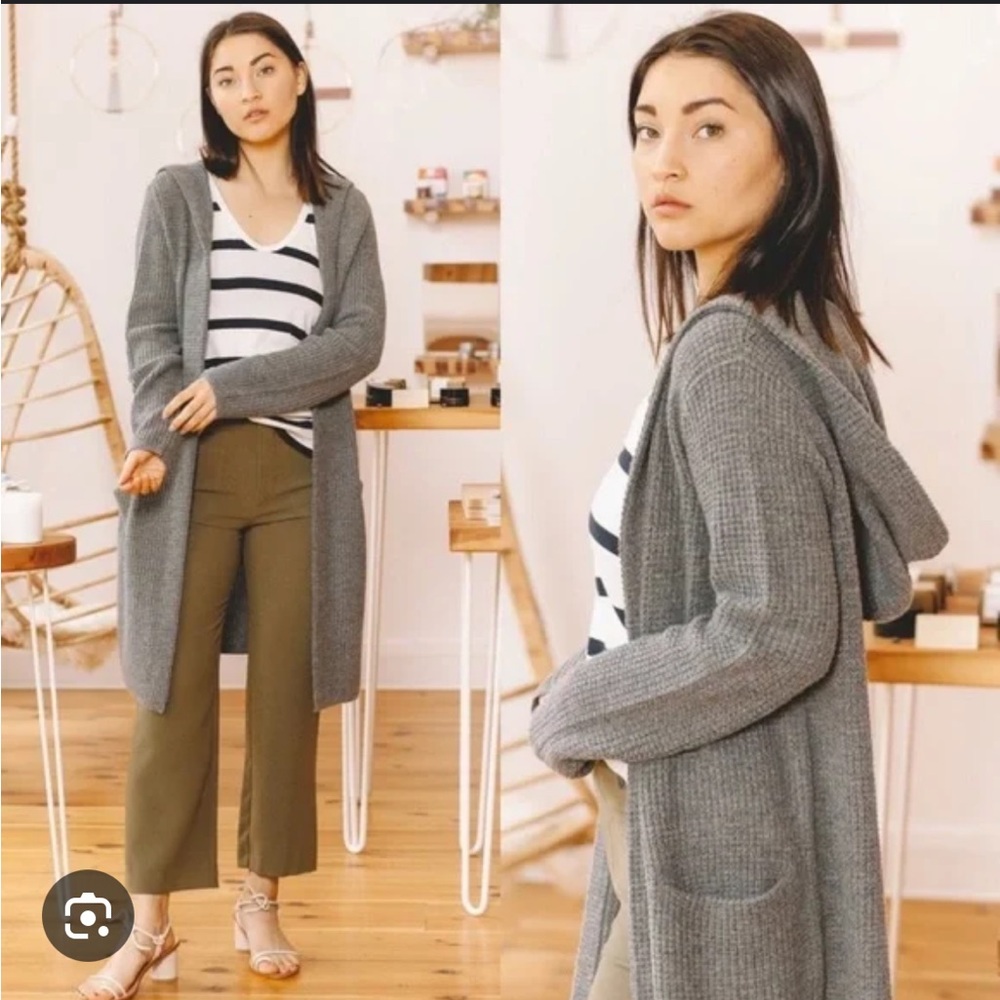 Jenni Kayne Hooded waffle cardigan with pockets
In sage.